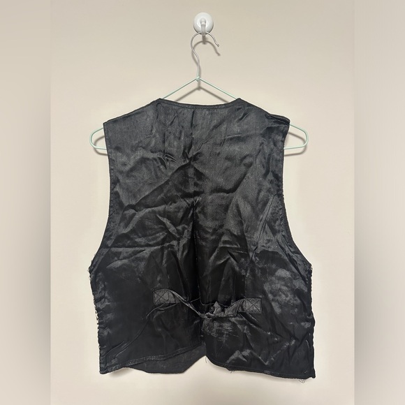 Vest ☺️ - Picture 2 of 3